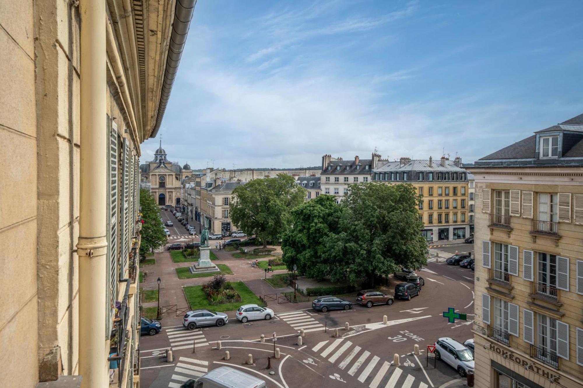 Le Versailles Soleil Classe 3 Etoiles Charme & Vue Chapelle Royale Esterno foto